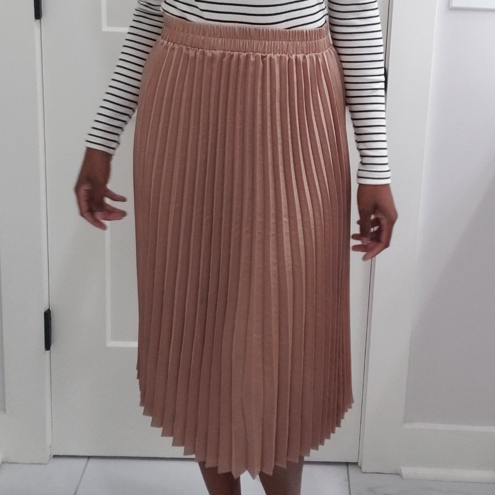 SATIN PLEATED SKIRT